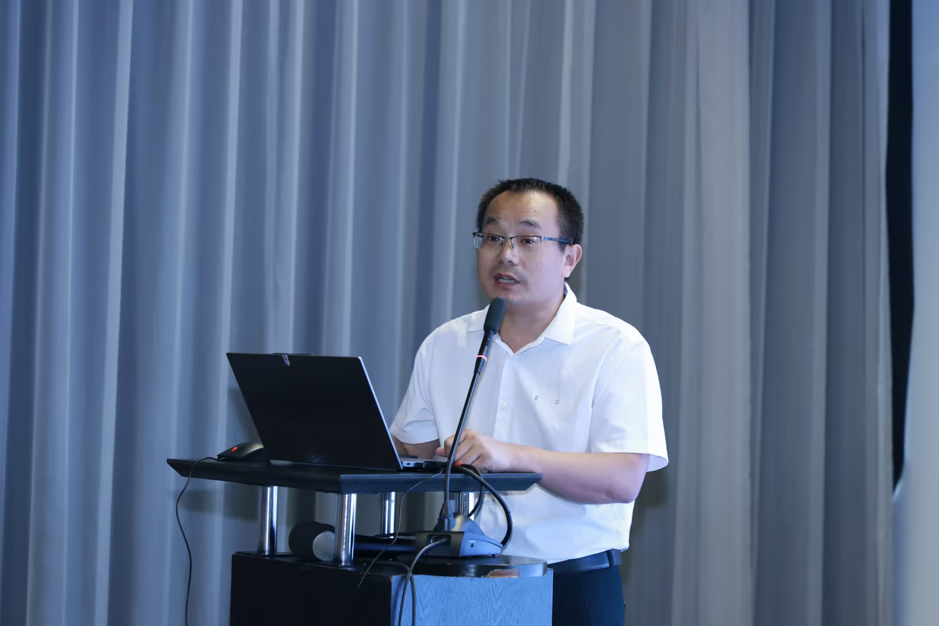 YH533388银河出席2024汽车焊装智能工厂技术研讨会并发表主题演讲 YH533388银河出席2024汽车焊装智能工厂技术研讨会并发表主题演讲