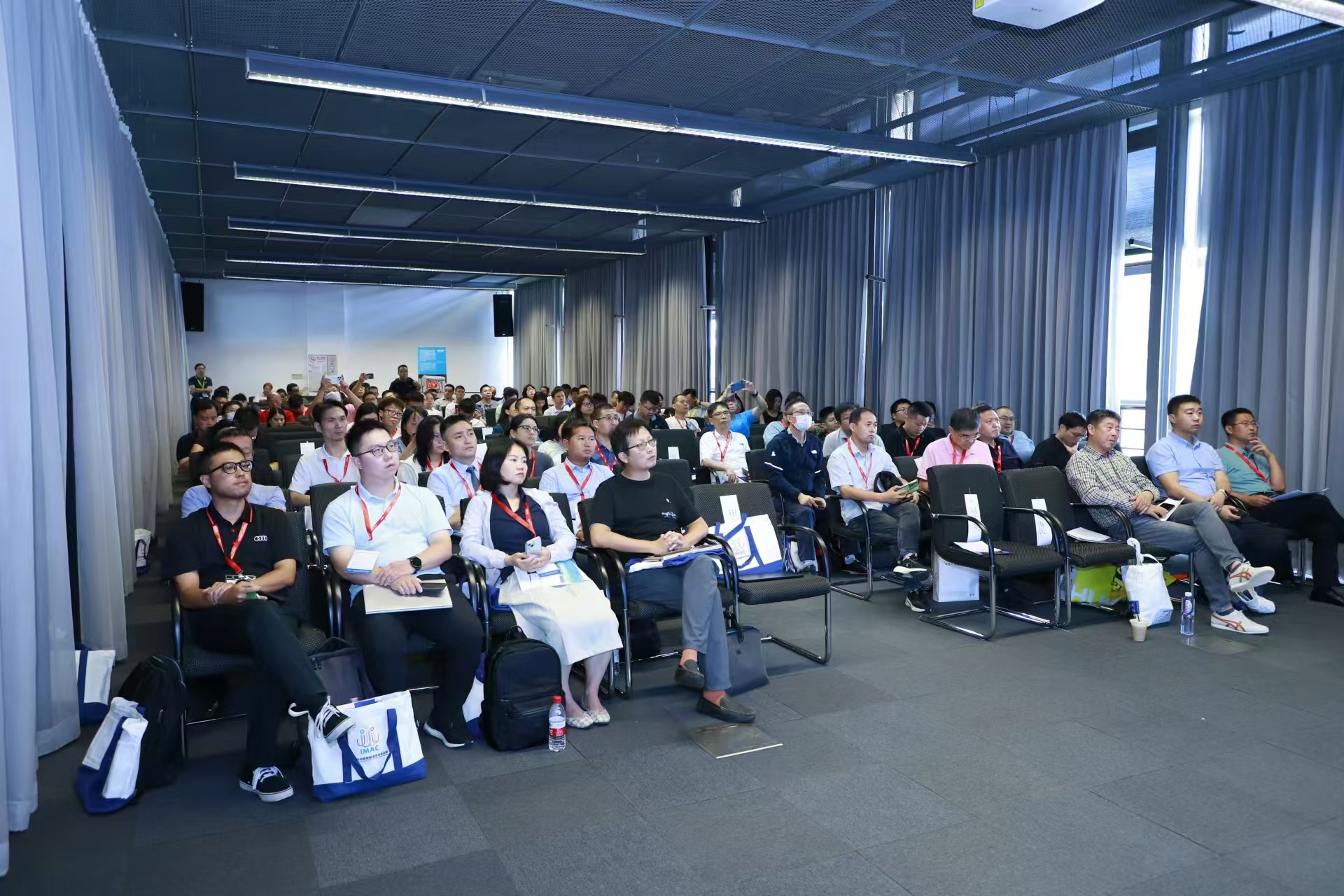 YH533388银河出席2024汽车焊装智能工厂技术研讨会并发表主题演讲 YH533388银河出席2024汽车焊装智能工厂技术研讨会并发表主题演讲